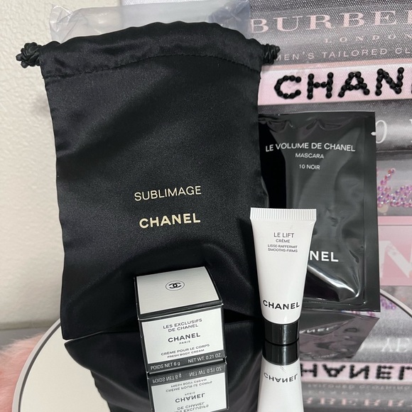 New Chanel Cosmetic Bag Gift Set - Picture 1 of 5